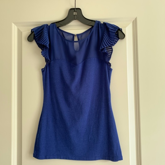 EXPRESS Pleated Flutter Sleeve w/Sweetheart Neck - Picture 2 of 4